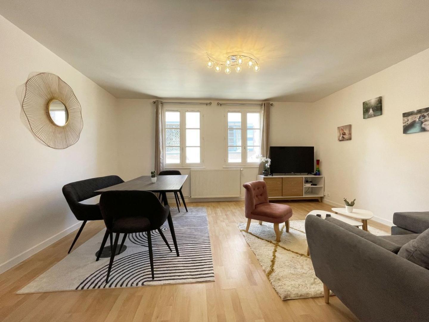 Au Bord De L'Eure - Free Parking Apartment Chartres Exterior photo